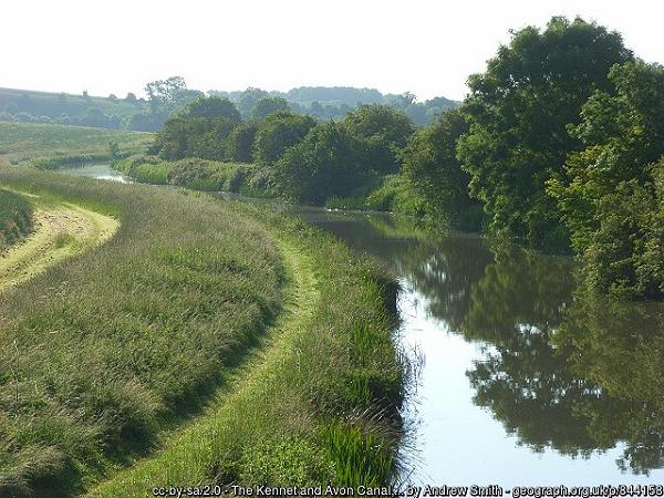 Lock free section of the kennet & avon canal at woodborough